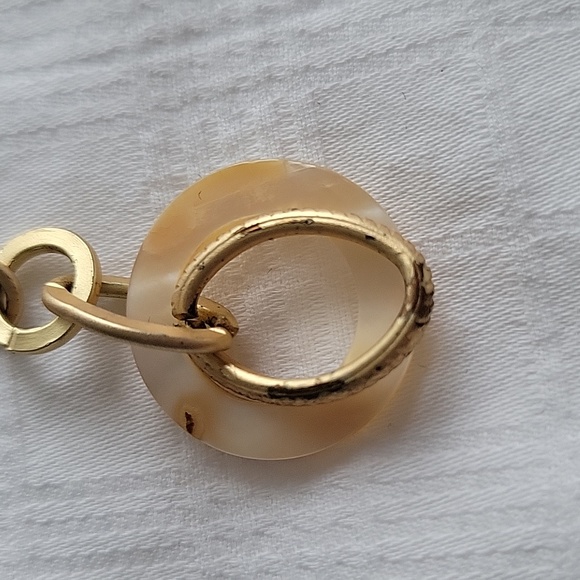 🔥3/$15 gold and stone dangle earrings - Picture 2 of 3